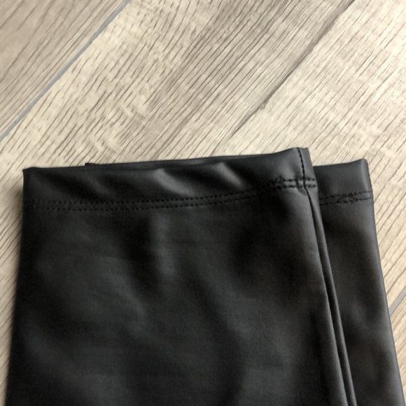 Leather look black leggings - Picture 2 of 3